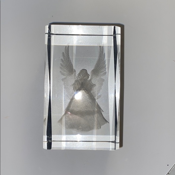 crystal cube icon with engraved angel - Picture 2 of 5
